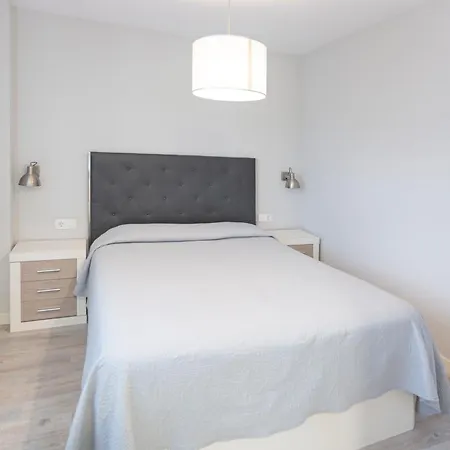 R2R - Liencres Apartamentos דירה *
